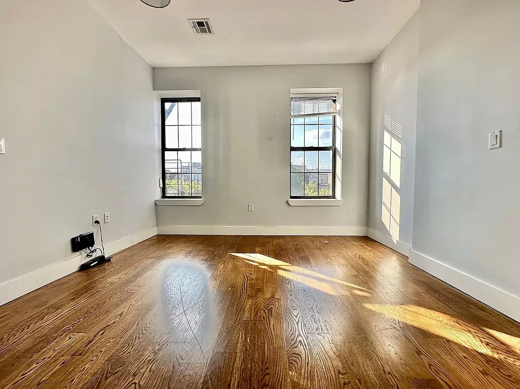 634 Kosciuszko St 3F