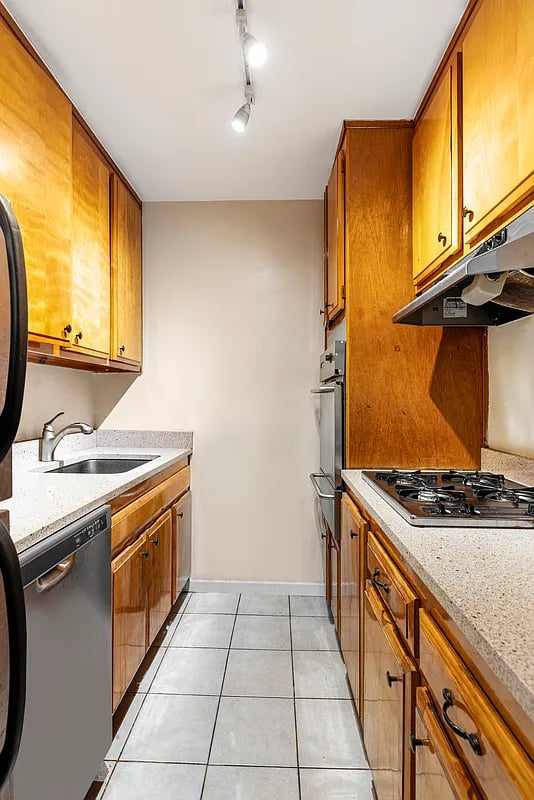 7 East 14th Street #311