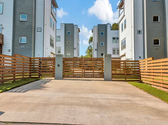 1504 Ward Ave
