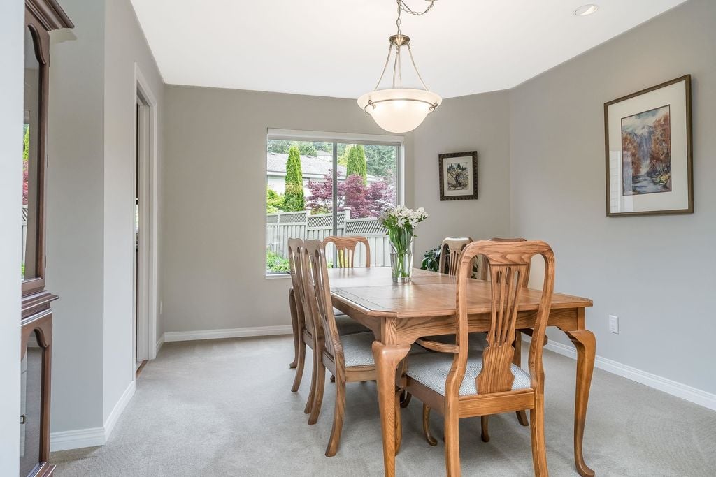 24 Ravine Dr