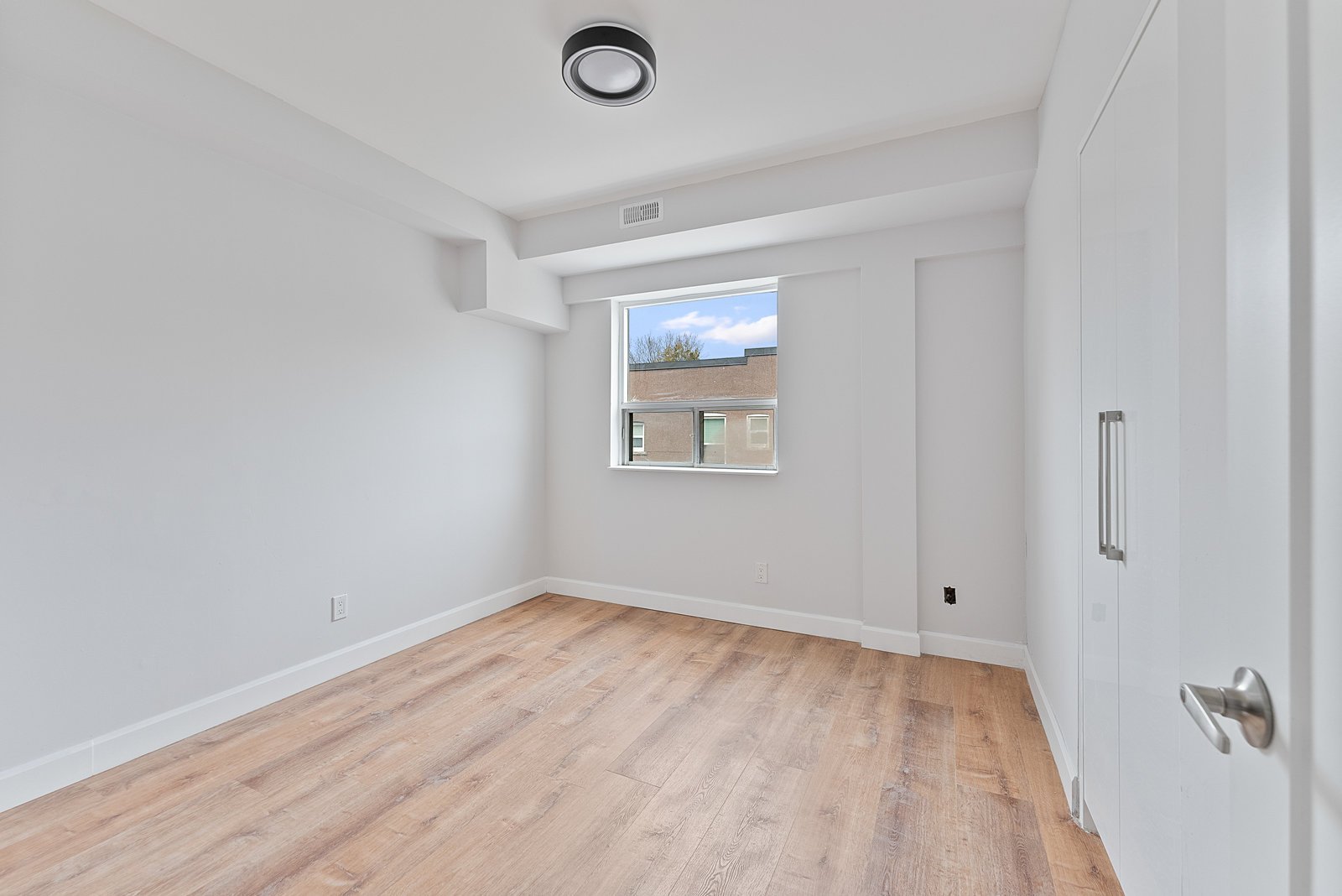 1328 Gerrard Street E 304