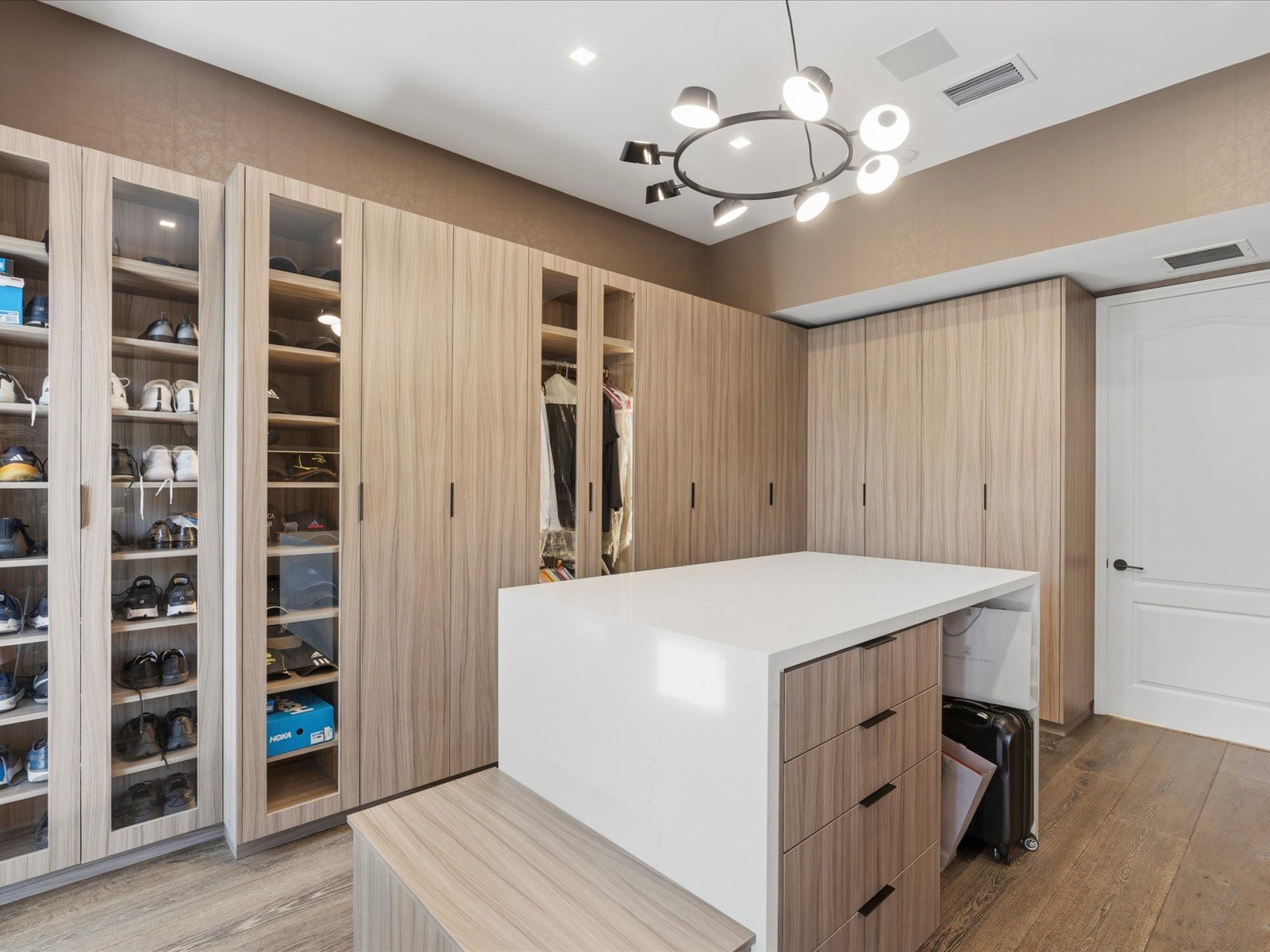 70 Camden Dr, Bal Harbour