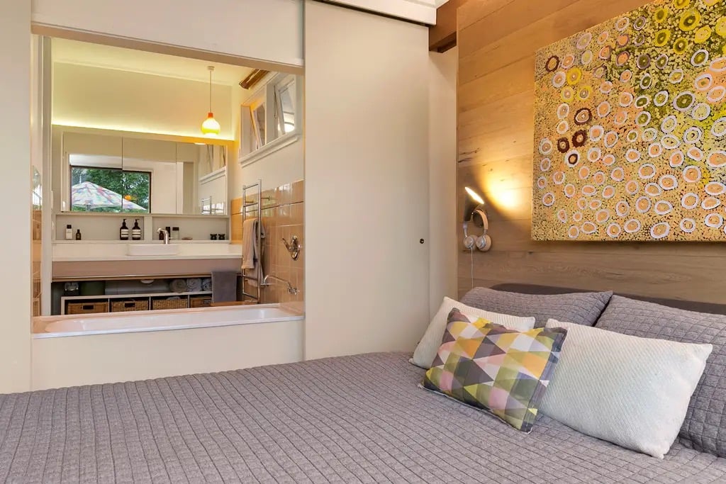 A Journey to 1962: Rediscovering the Beauty of a Midcentury Home