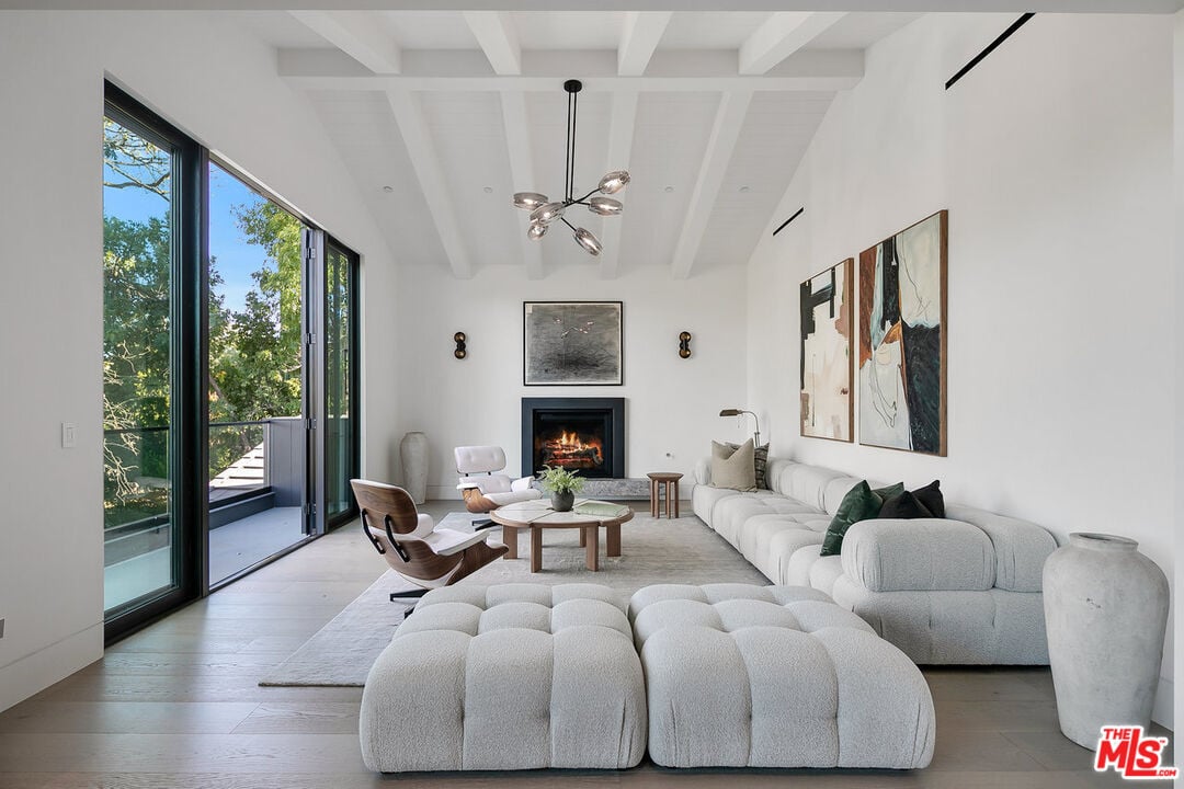 5376 Round Meadow Rd