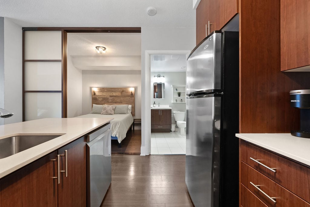 560 Front Street West, Suite 621