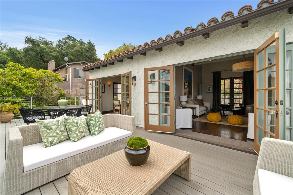 Lake Hollywood 4 + 2 Spanish Home with Views 