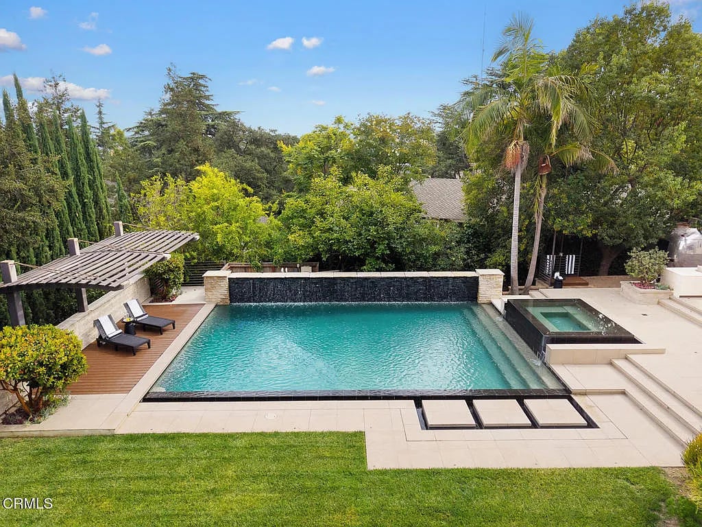 5008 La Canada Blvd.
