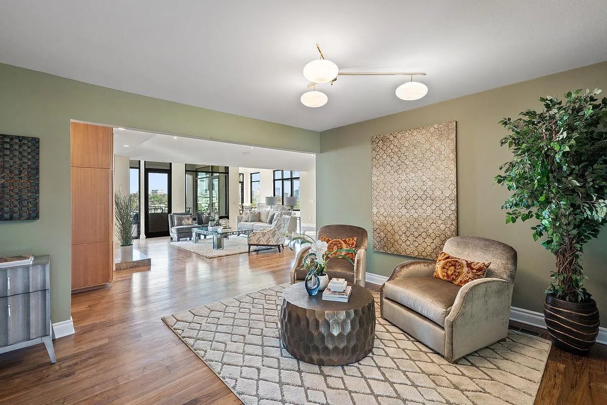 2409 Pemberton Pl