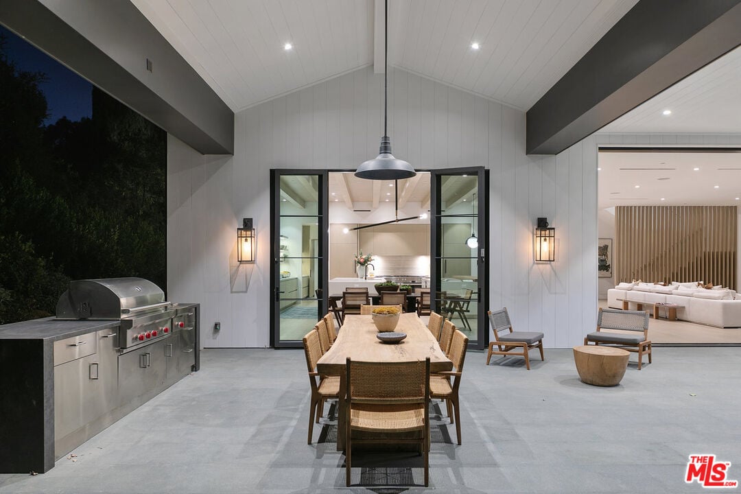 5376 Round Meadow Rd