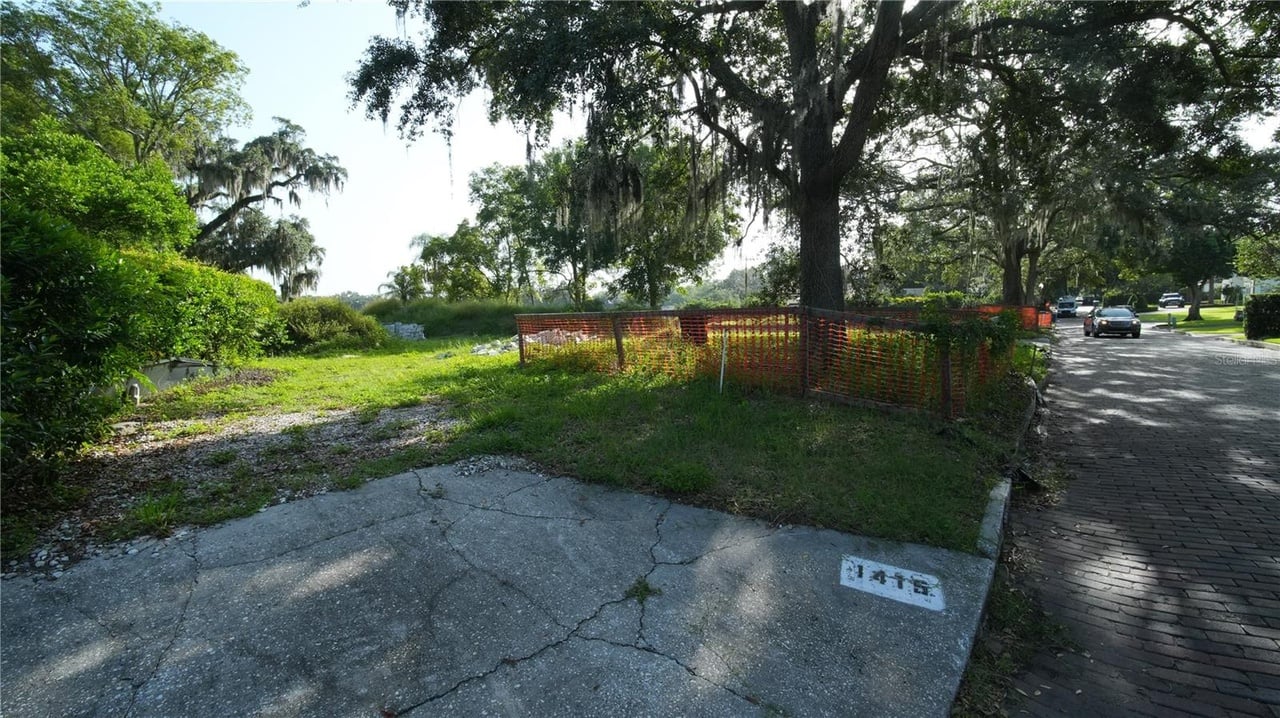 1415 Grove Ter