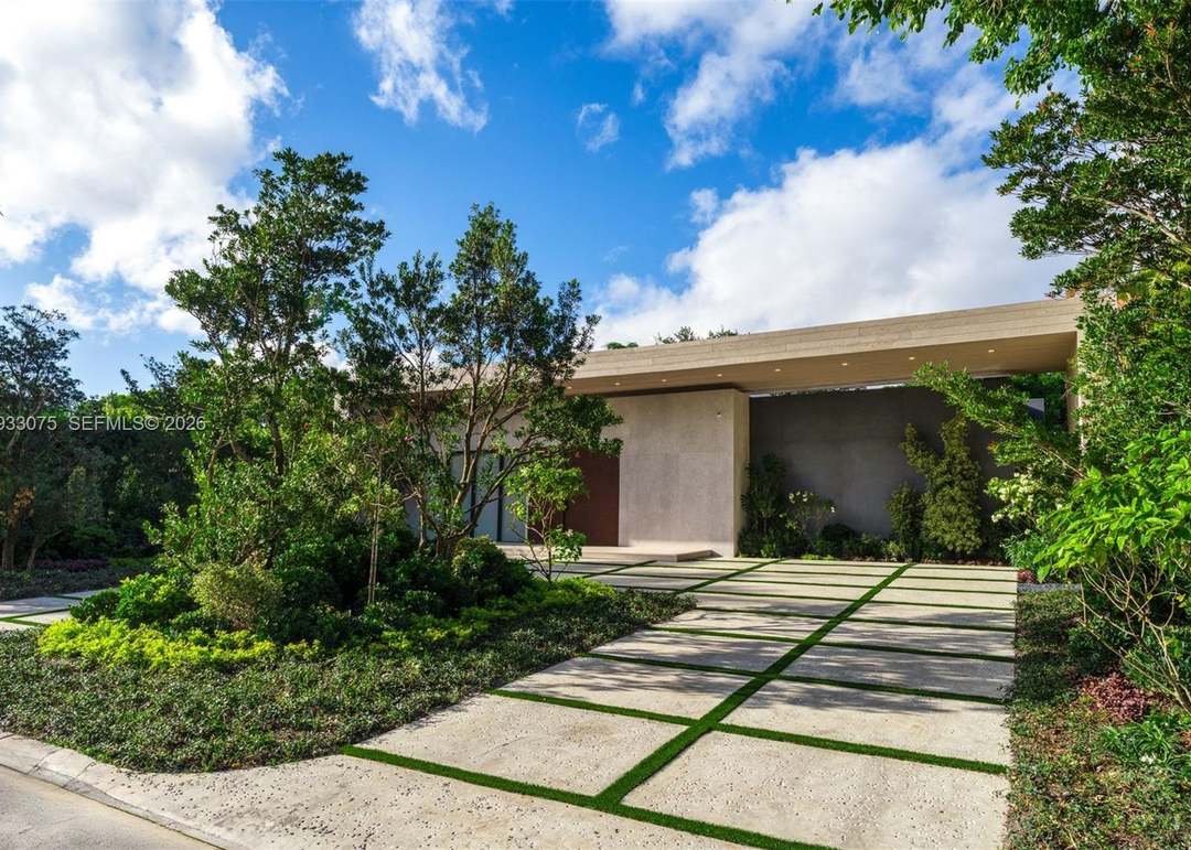 661 Melaleuca Ln
