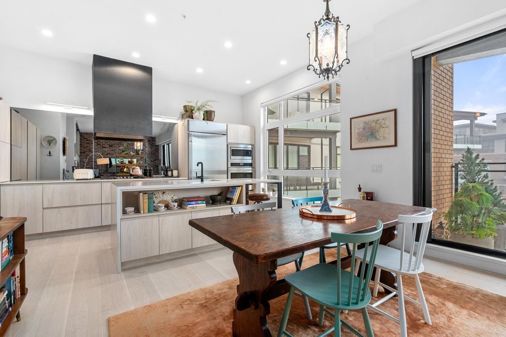 300 Salter St, #310