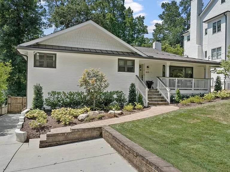 405 Meadowbrook Dr NE