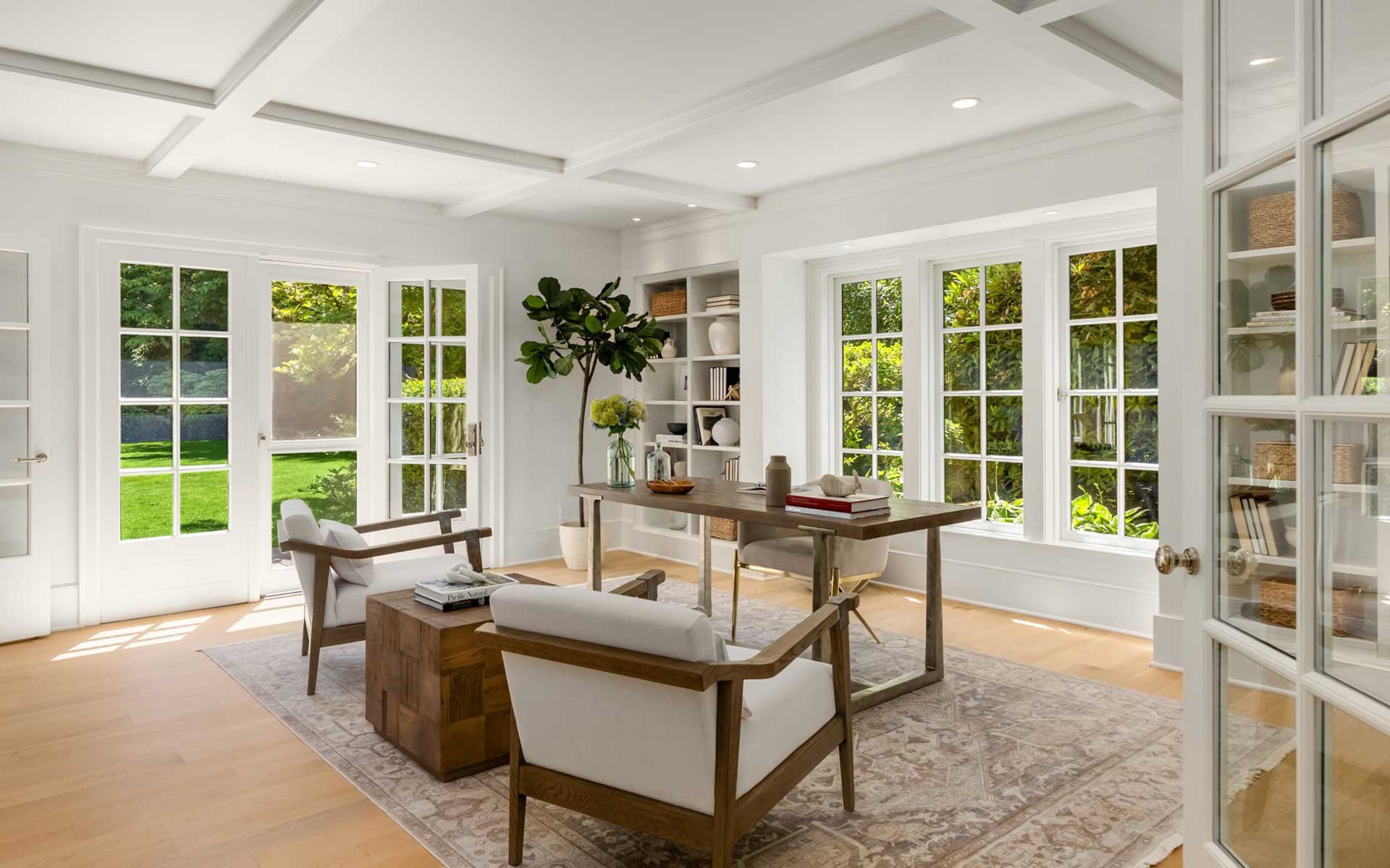 Sunny Hamptons Style in the Heart Of Medina