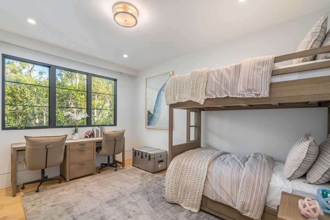 Silverreach Pavilion, N Hillcrest Rd, 90210