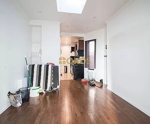 213 E 10th St APT: 17