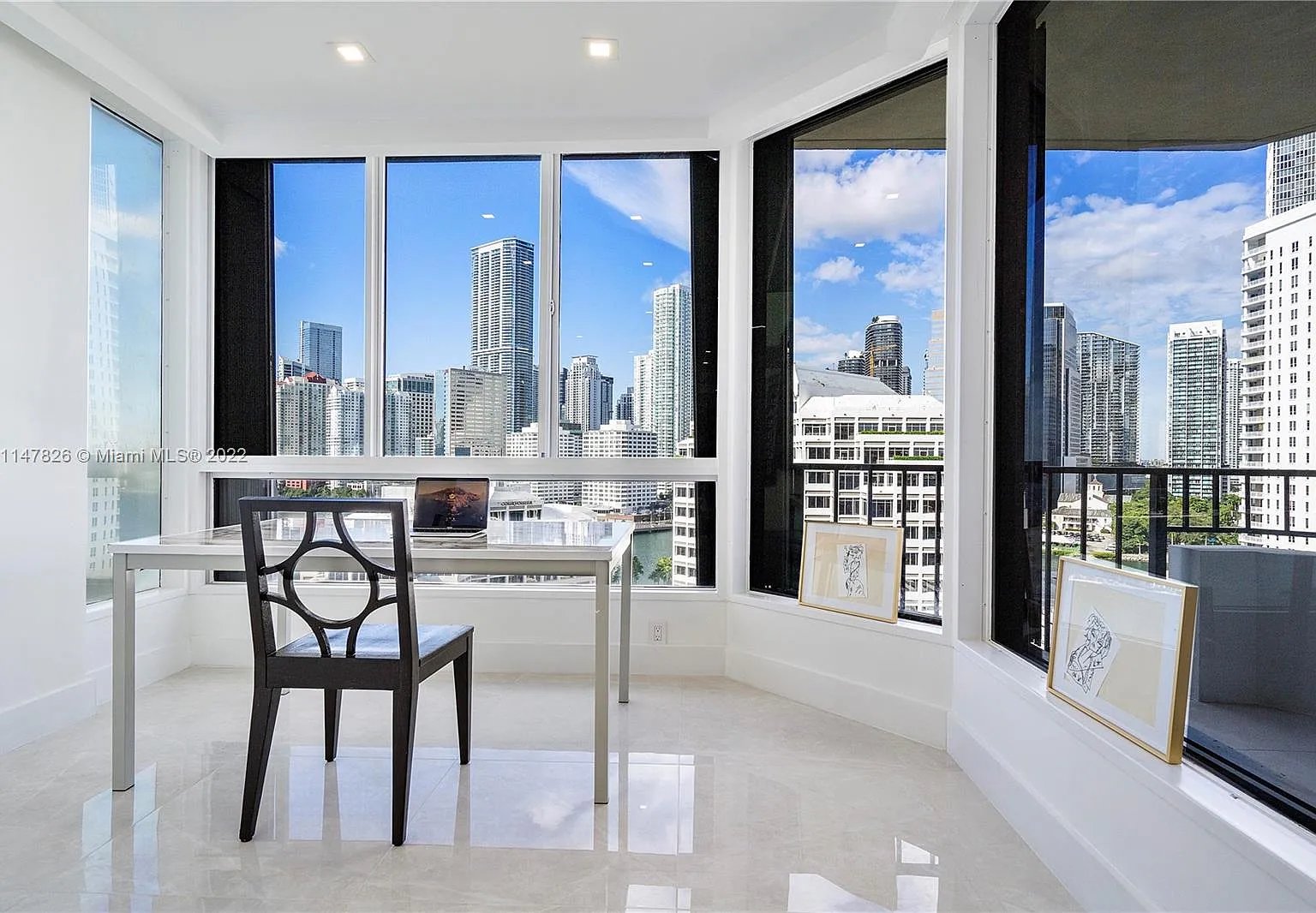 520 Brickell Key Dr #A1521