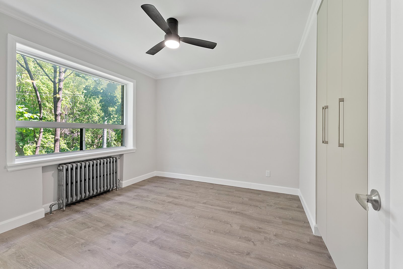 24 Shallmar Boulevard 311, Toronto C04 Unit: 311