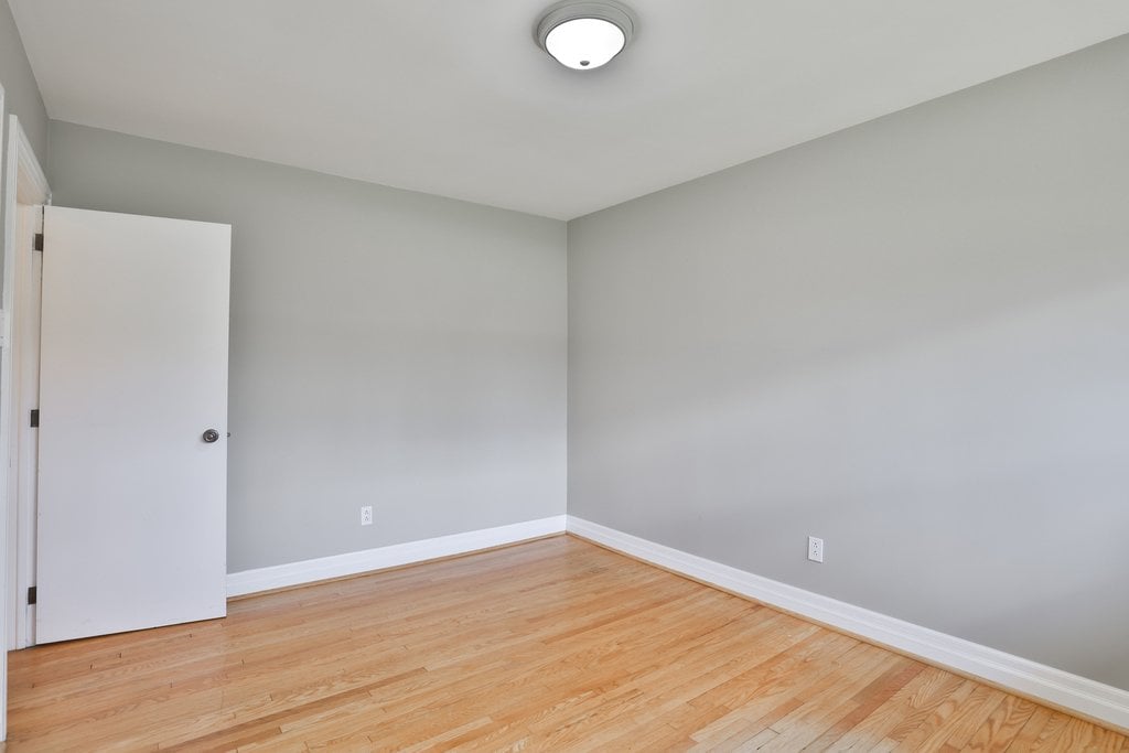 35 Hollyrood Heights Dr