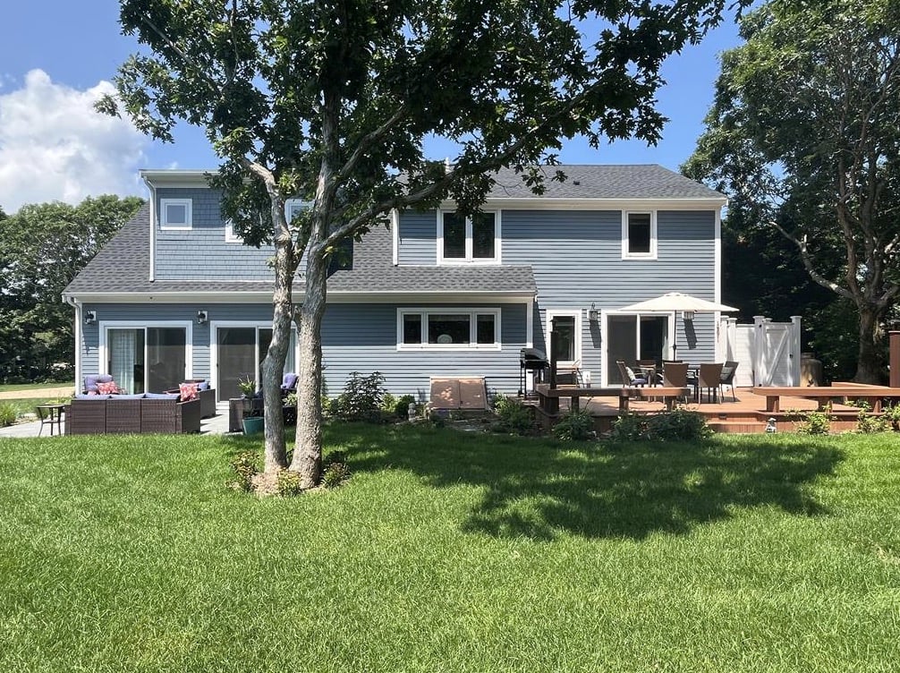 6 Schoolhouse Ln