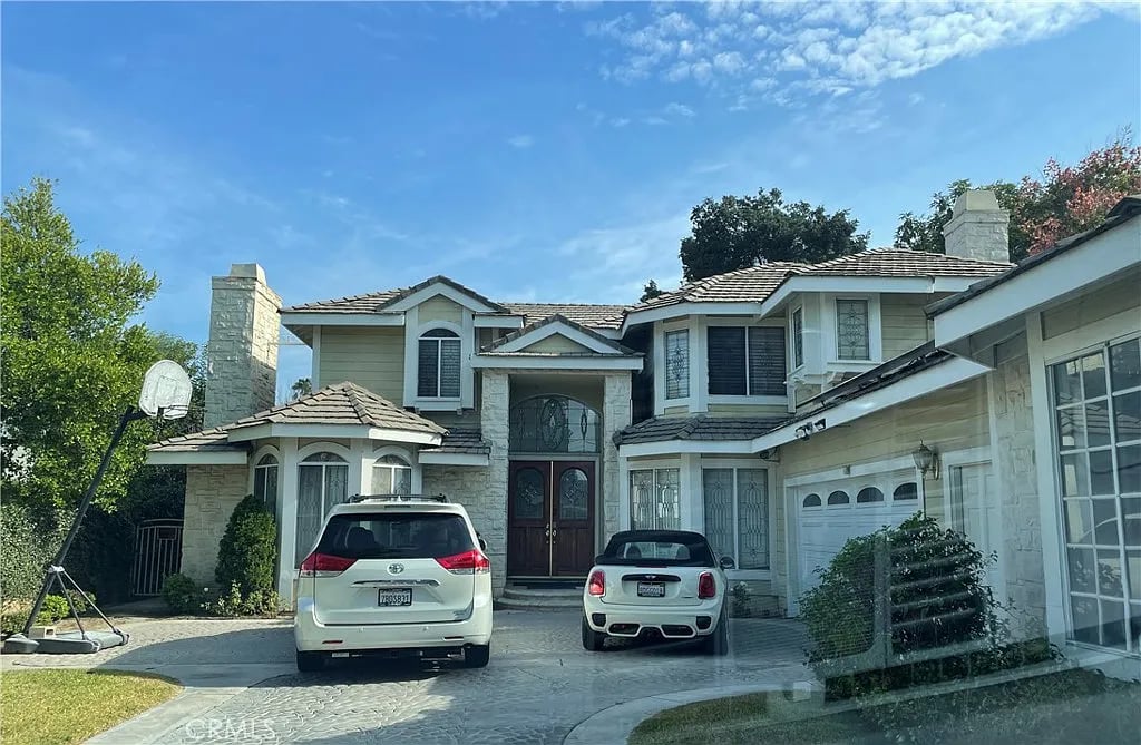 451 Walnut Ave