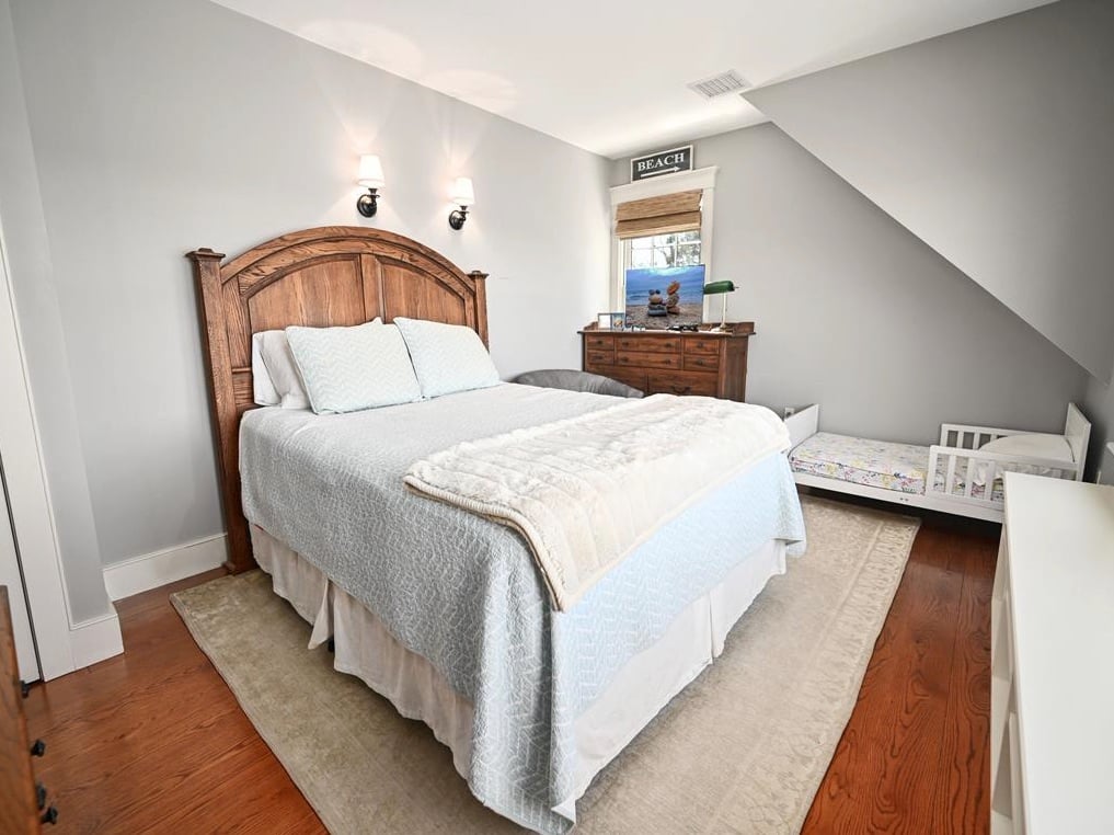 114 Hines Point