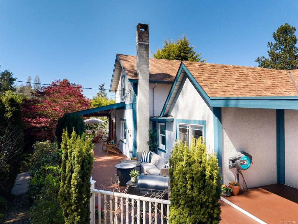 706 Lindsay St
