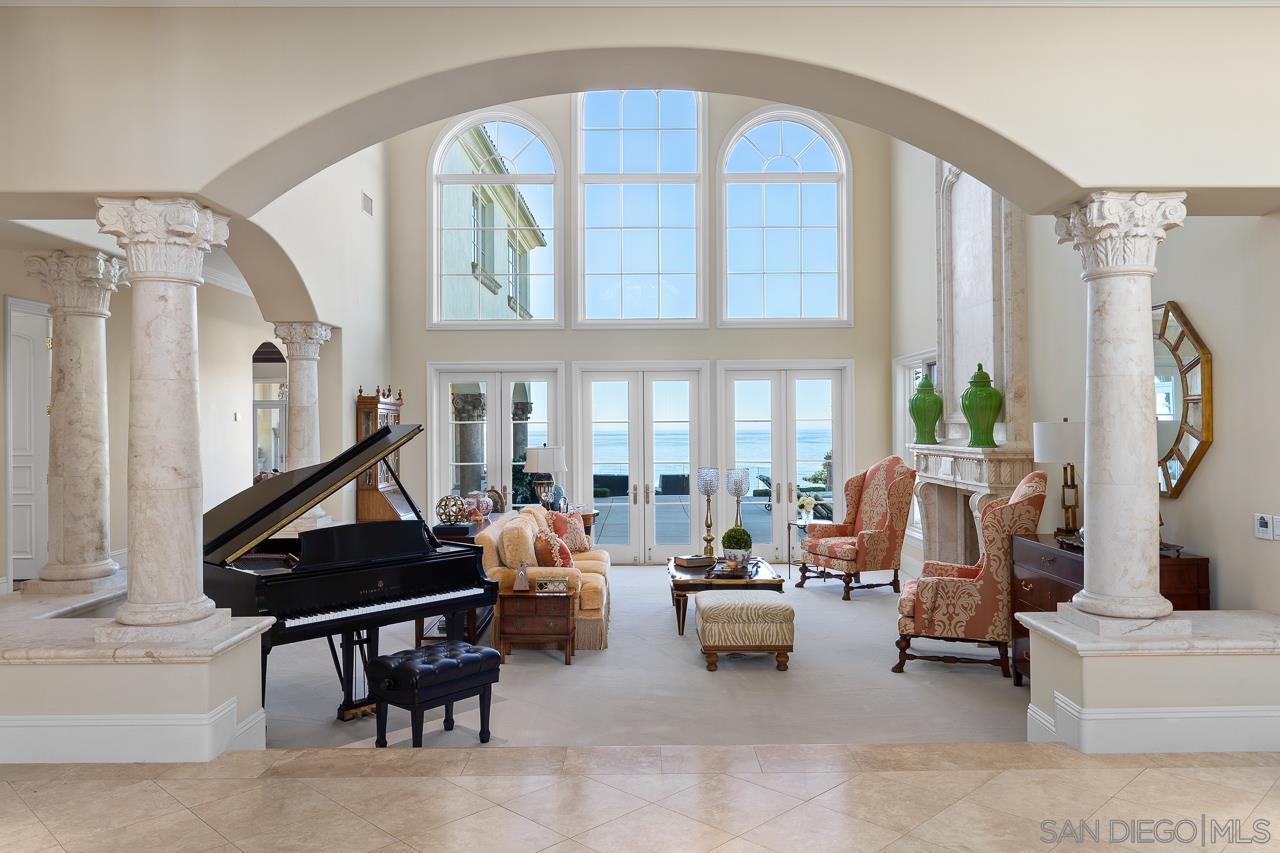 9860 La Jolla Farms Rd