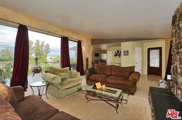3925 W Mount Vernon Dr