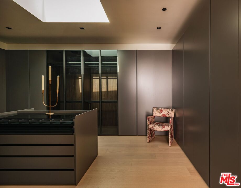 Skyreach Manor, Dume Dr, 90265