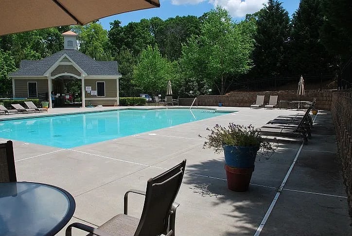 521 Windstone Trl