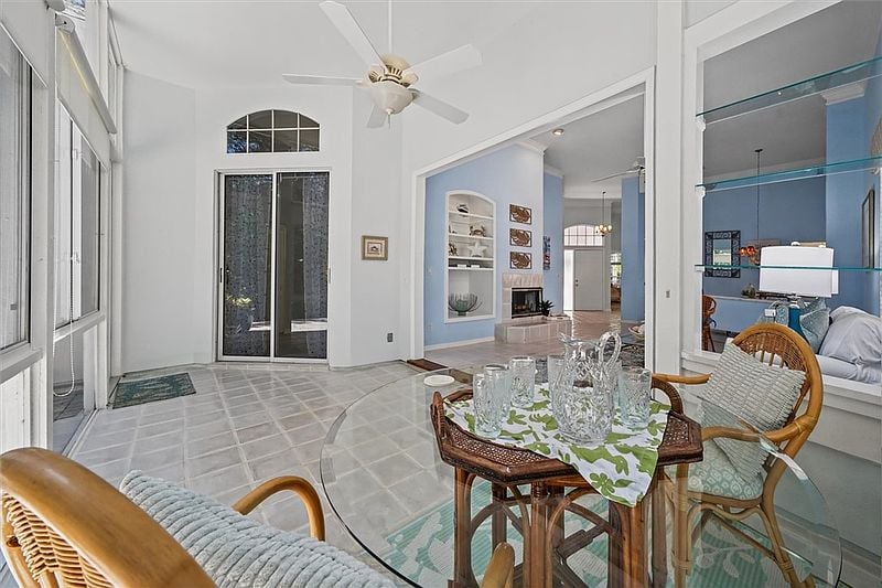 8814 Lakeside Cir