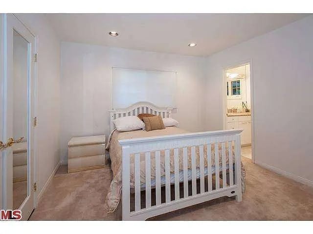 1142 San Ysidro Dr