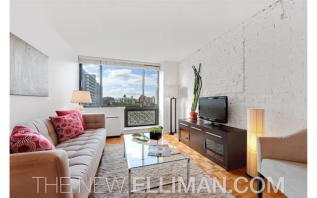 77 Bleecker Street Unit: 905