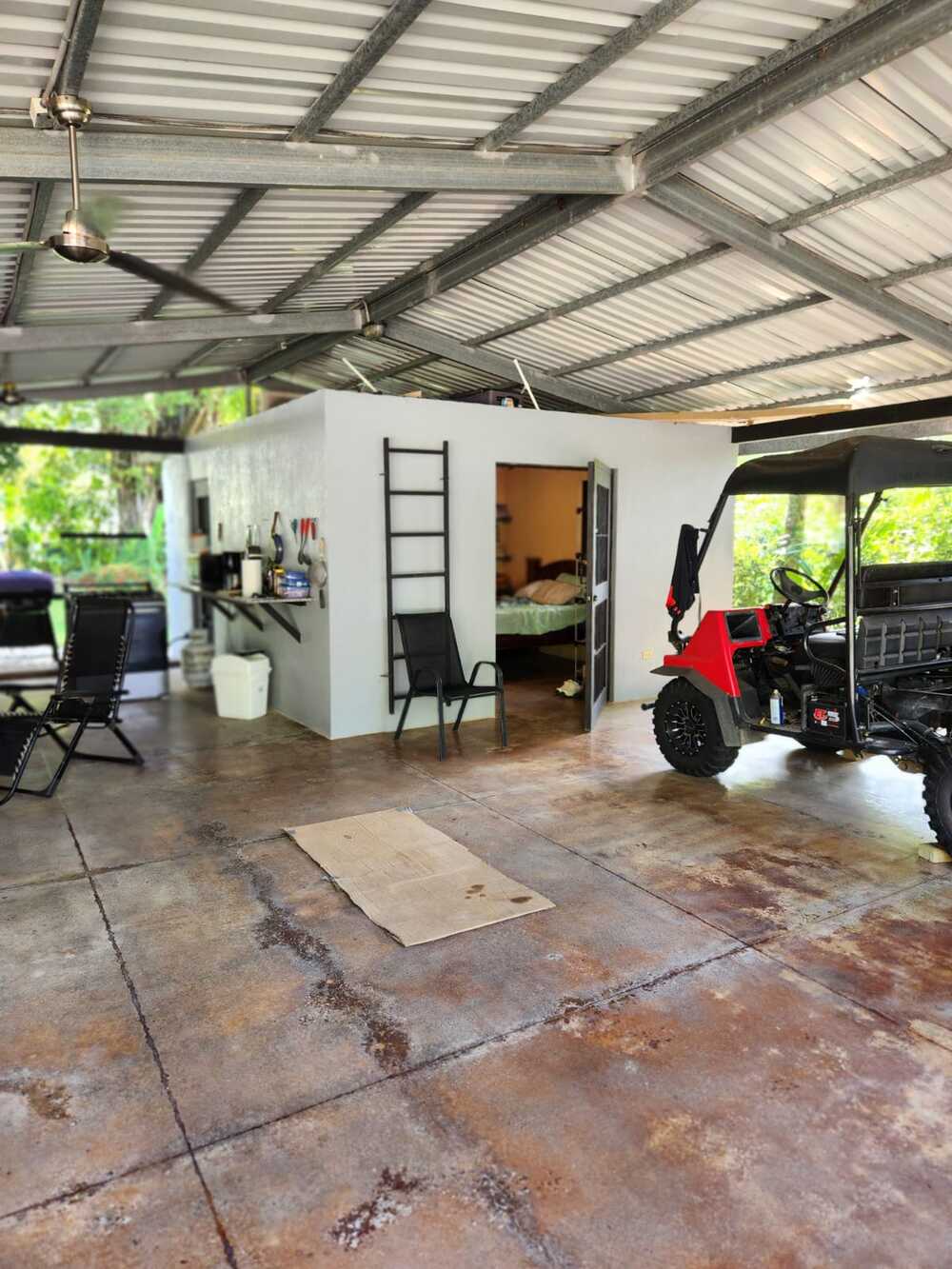 Beach estate with a main house, 3 rentals, and pool