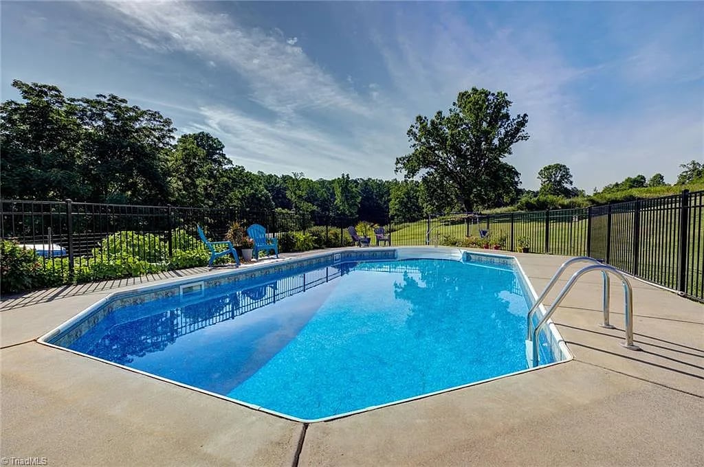 144 Foothill Farm Ln
