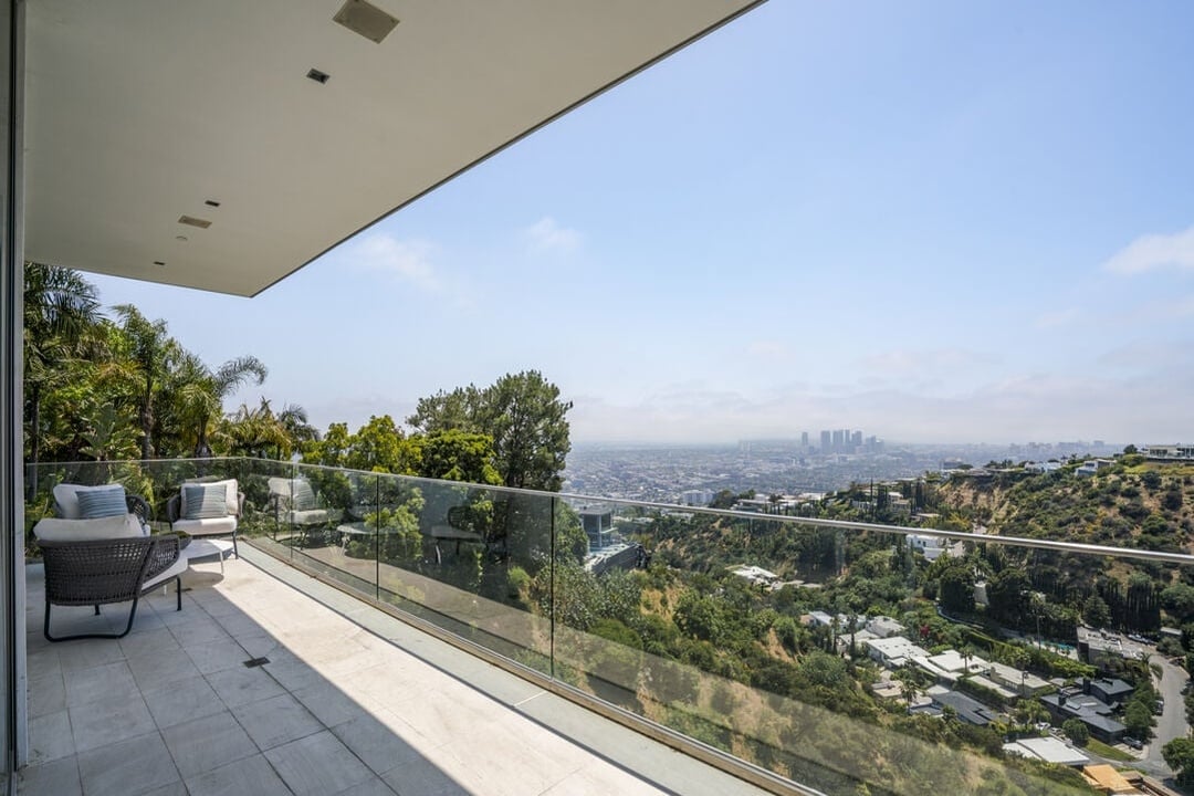 Nova Estate, Sunset Plaza Dr, 90069