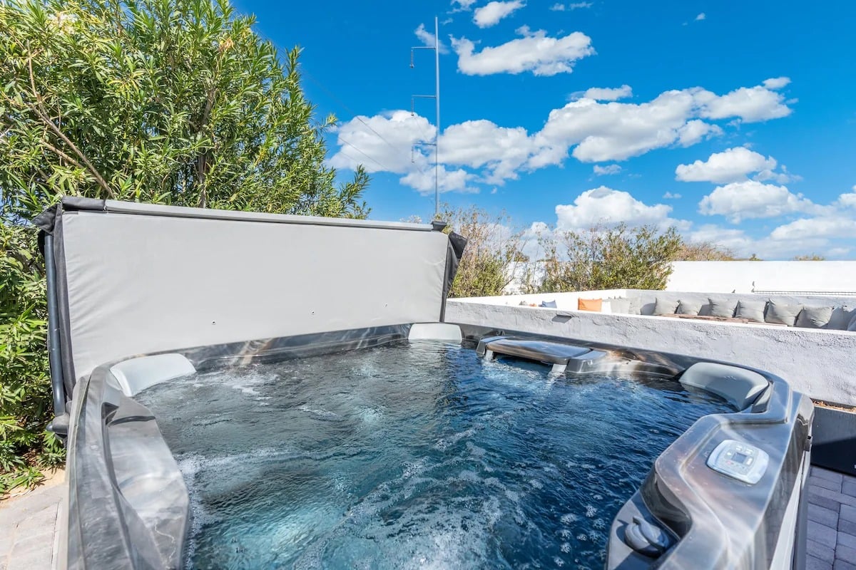 Phoenix Luxury! Pickleball | Free Heated Pool | Hot Tub
