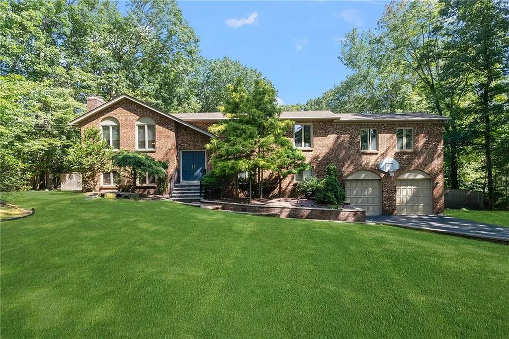 15 Beacon Hill Dr