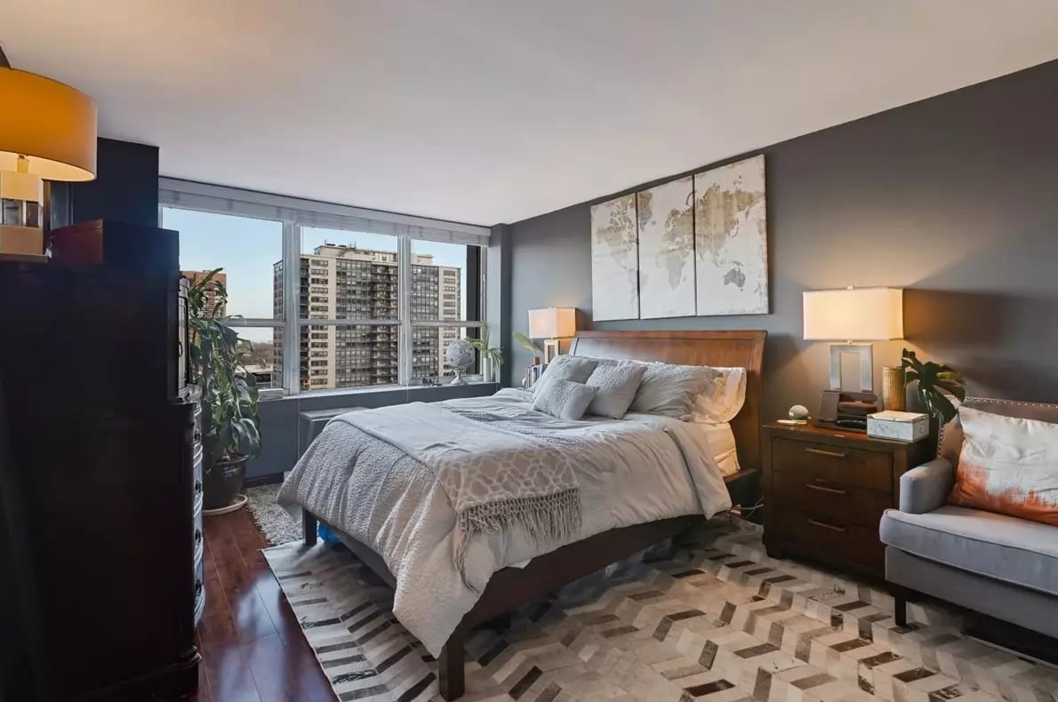 655 W Irving Park Rd #1004