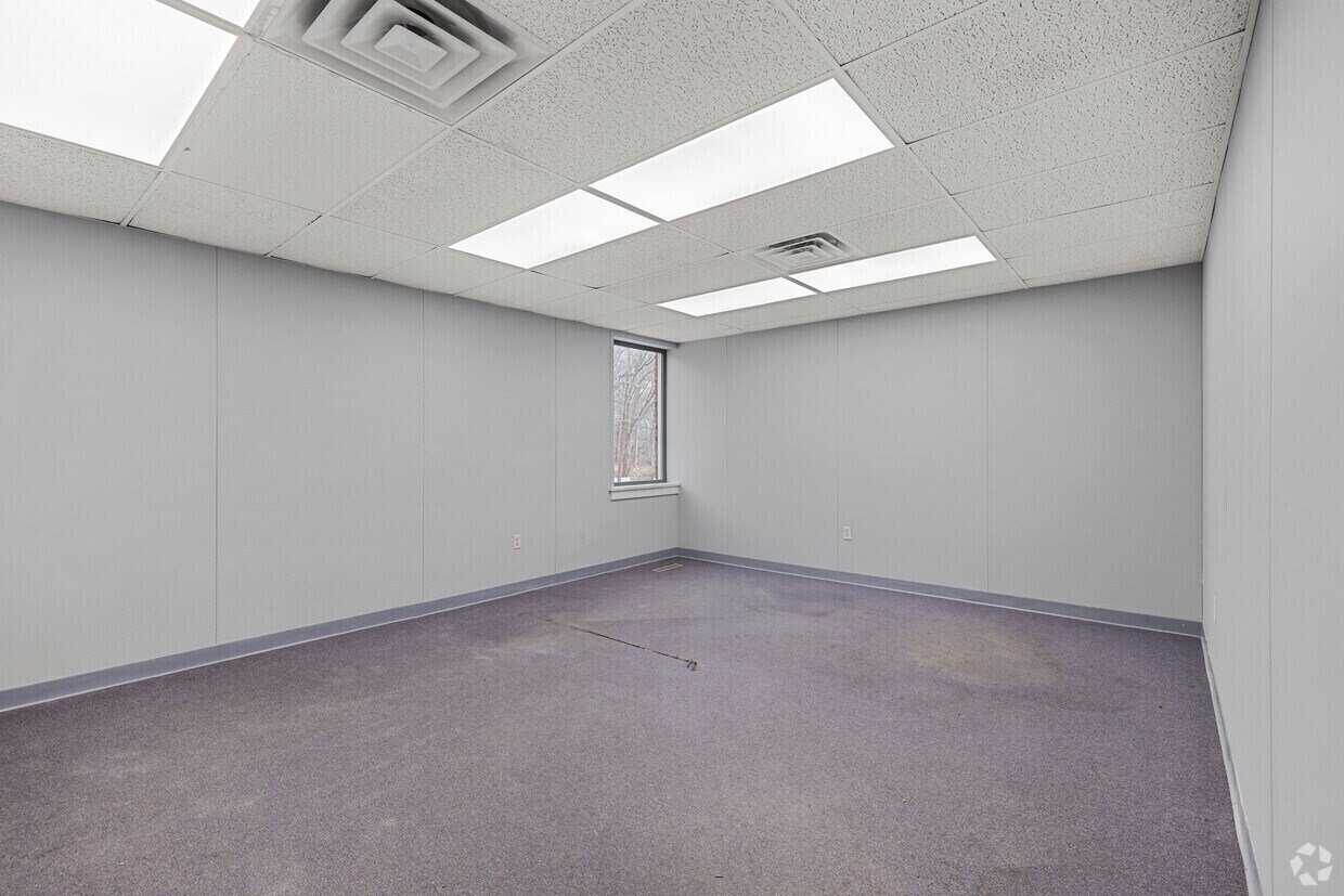 For Lease | 13,000 SF Two-Level Office Space | Prime Location Near I-95 & Downtown New Haven