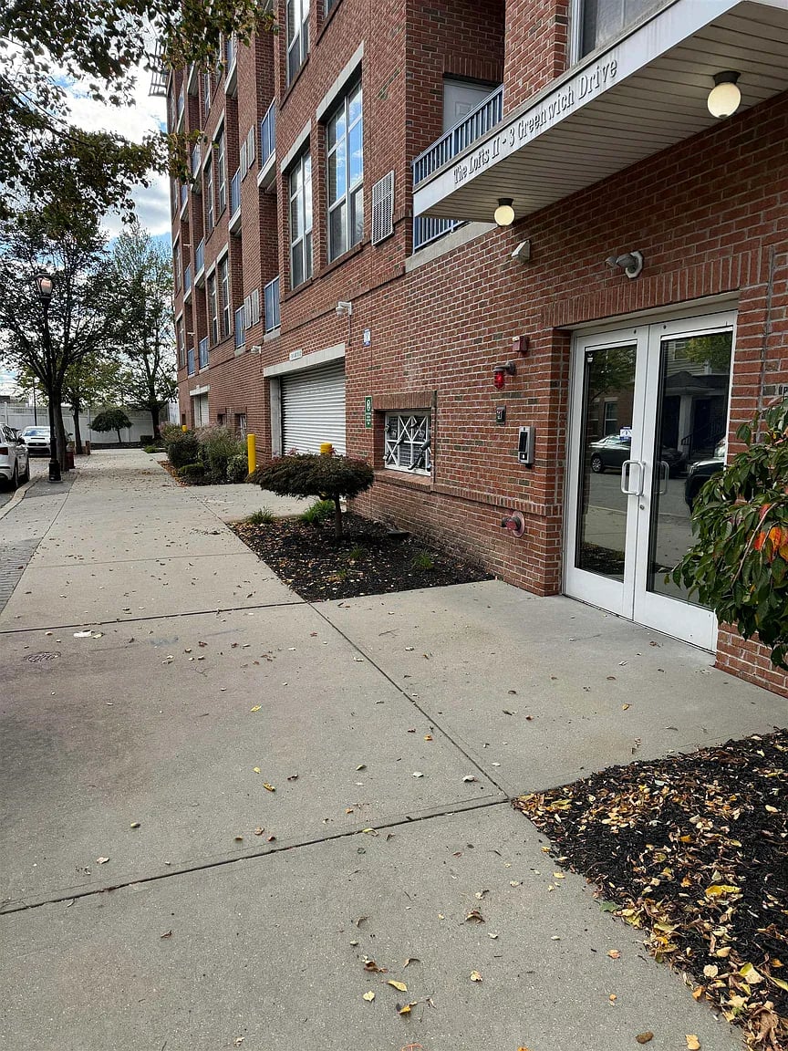 3 Greenwich Dr #89