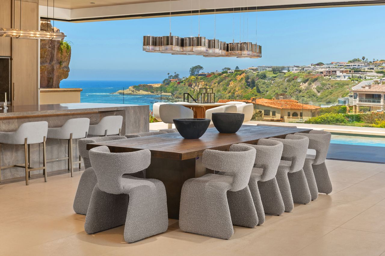 13 Ritz Cove