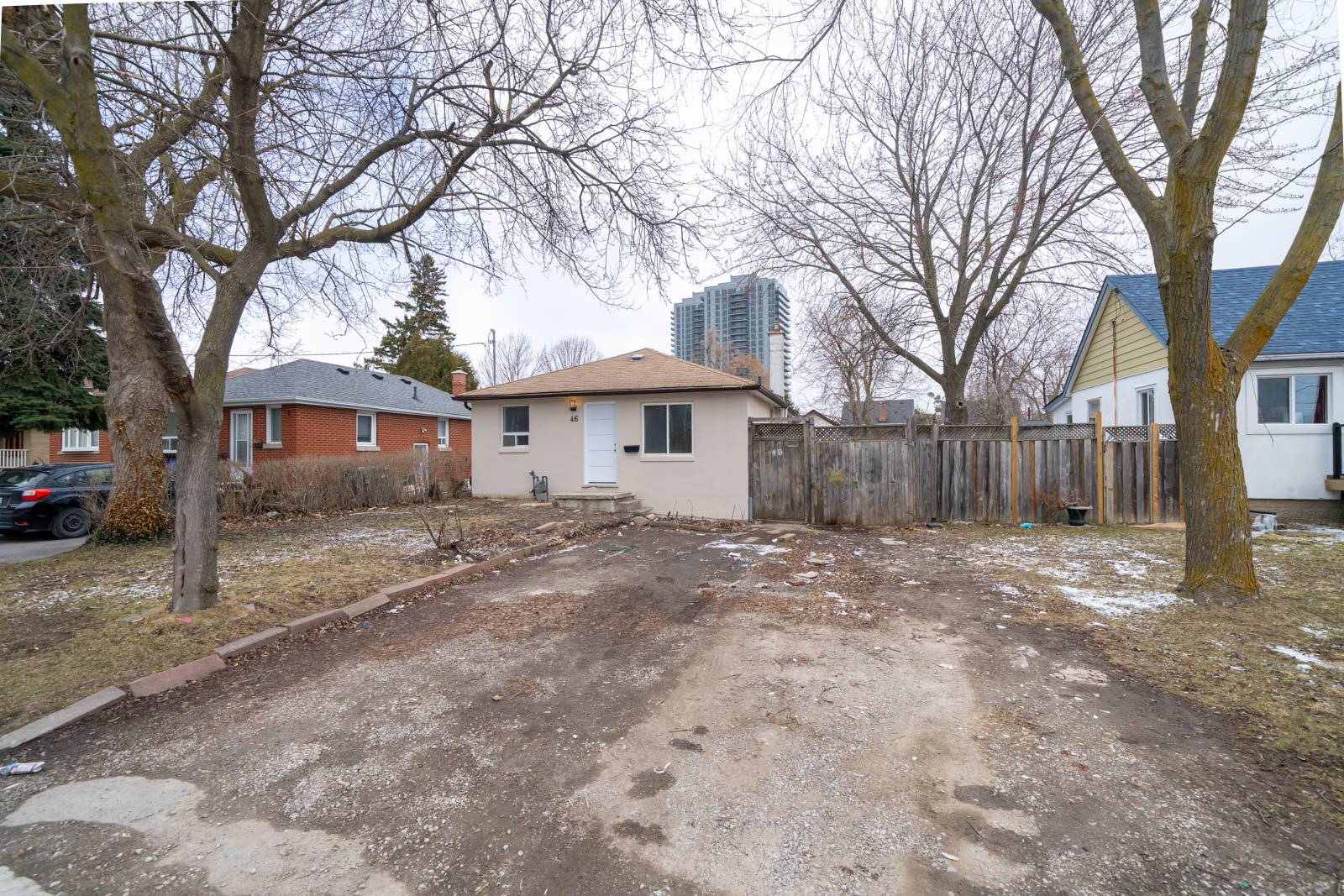 46 McMurchy Ave N
