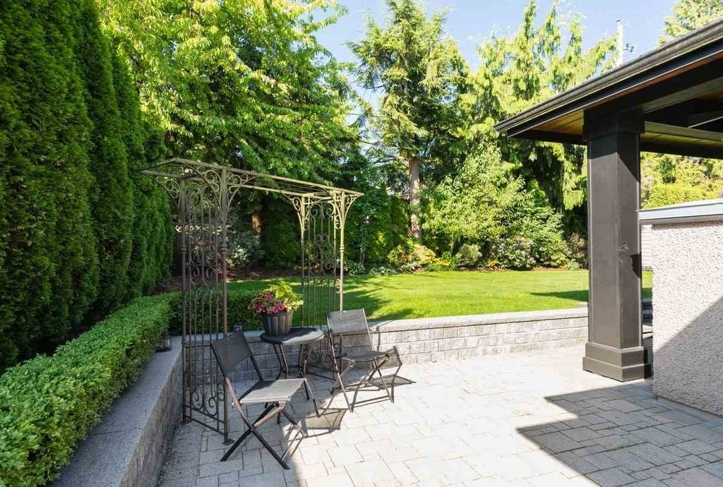 944 Beaumont Dr