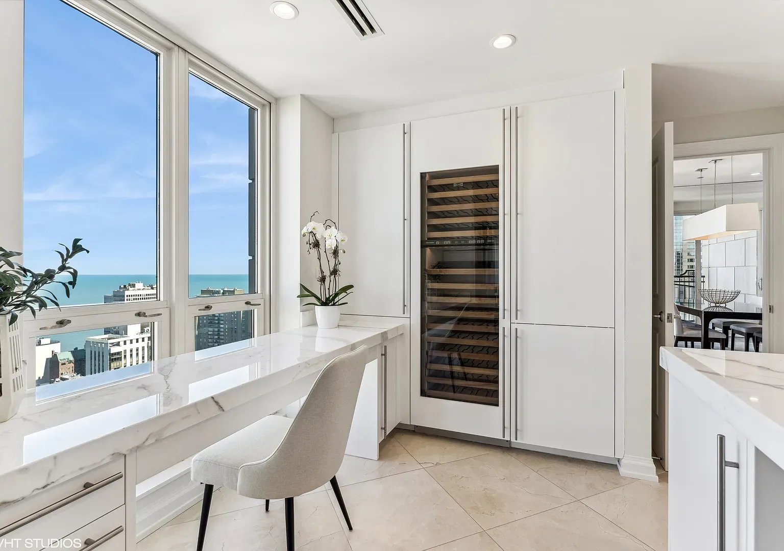 11 E Walton St APT 4202