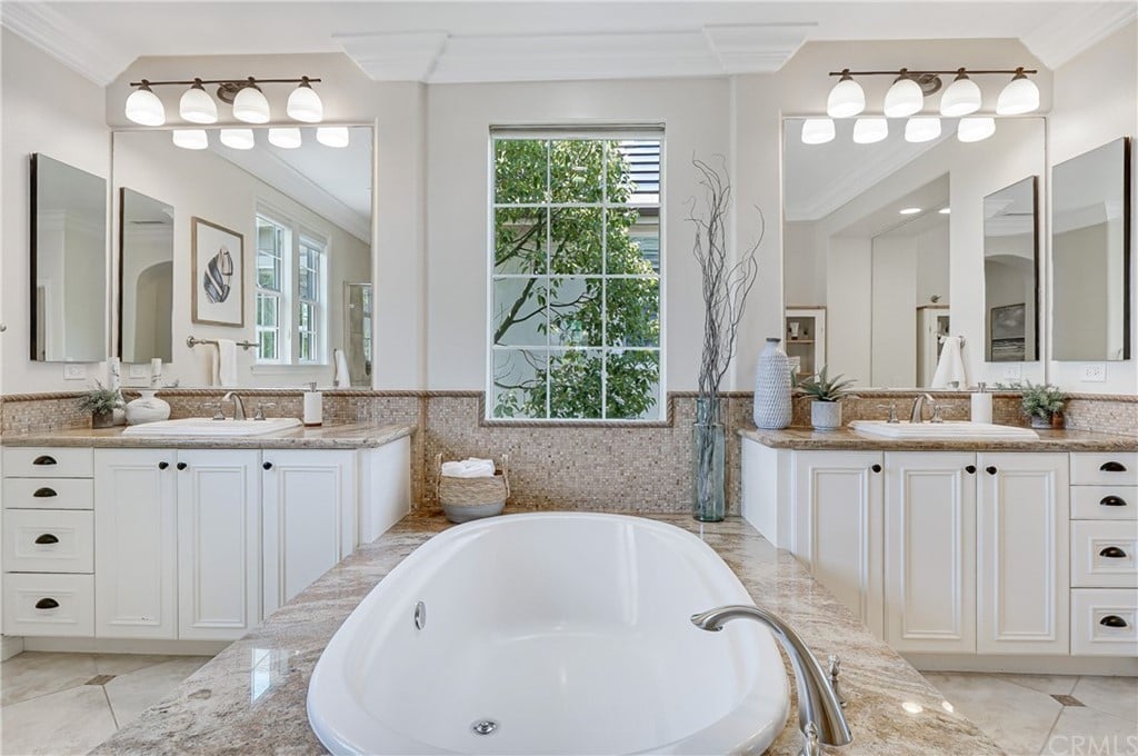 6 Galora Ln