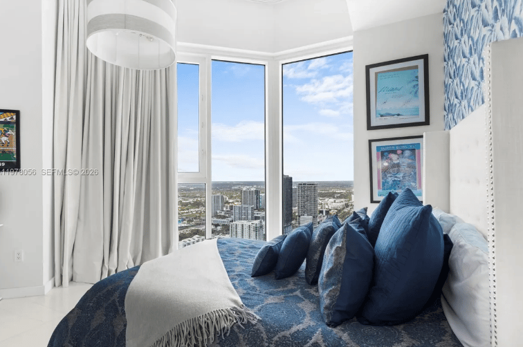 LUXURY IN THE MIAMI SKY