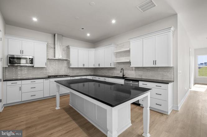 43274 Greeley Sq