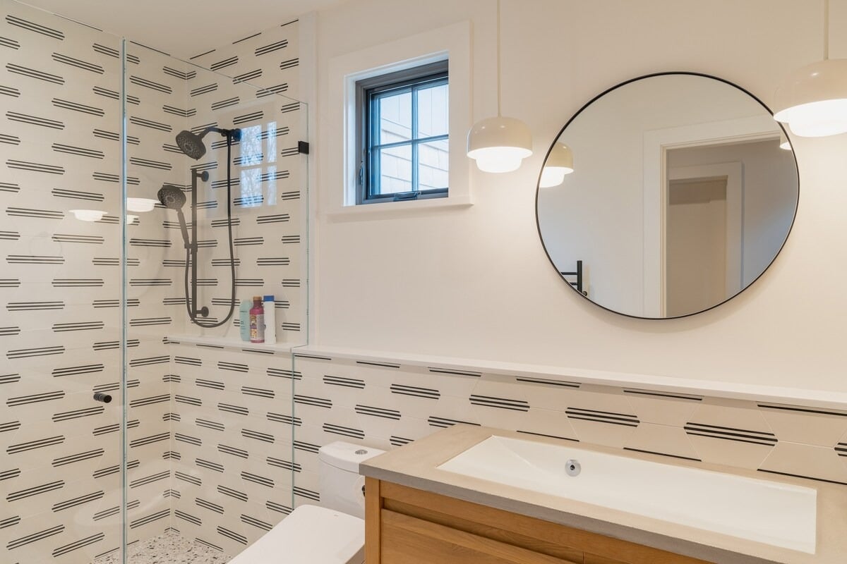 New Waterfront Estate With Pool + Guest House